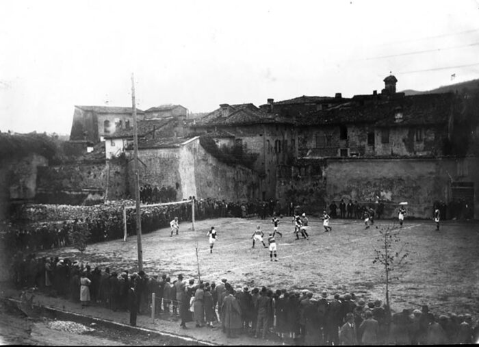 Campo sportivo e cimitero